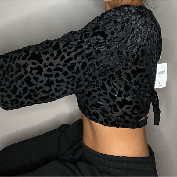 WINDSOR NWT Black Leopard Print Open Back Blouse - Picture 2 of 5